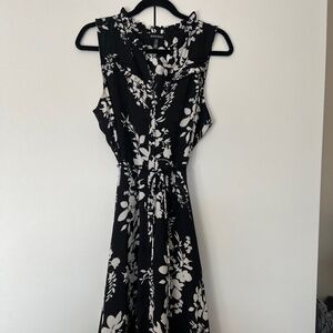 Ellen Tracy Black & White Floral Midi Dress – Size M